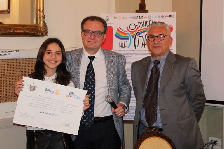 Premiati i quadri degli studenti della 'Bianco-Pascoli' che esaltano la bellezza fasanese - Osservatorio Fasano