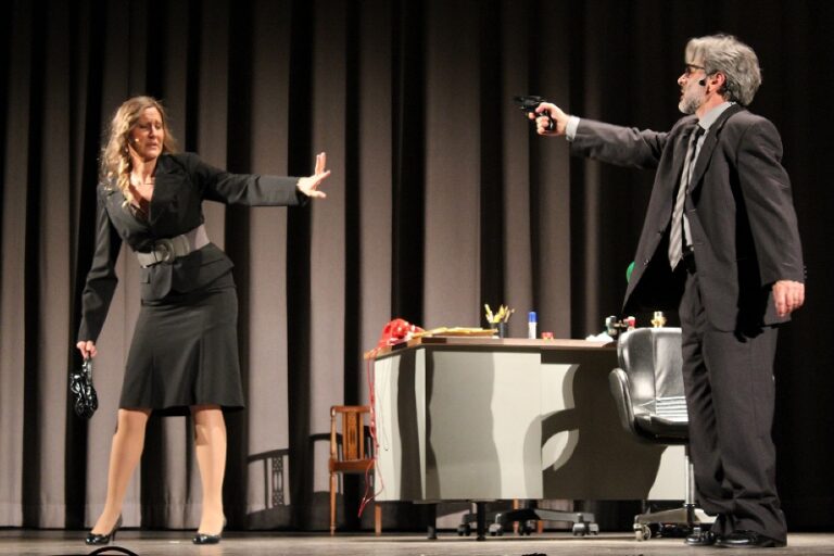 Due personaggi misteriosi in scena a Fasano a beneficio di AccordiAbili - Osservatorio Fasano