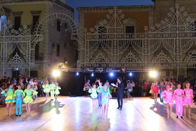 La ‘New Top Dance’ balla e fa ballare in piazza Ciaia La 'New Top Dance' balla e fa ballare in piazza Ciaia - Osservatorio Fasano