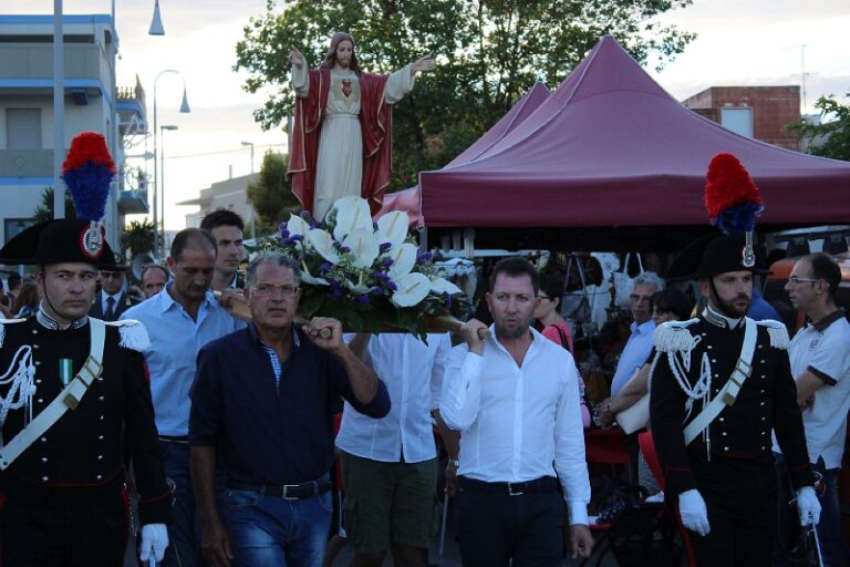 La pioggerellina benedice la festa del Sacro Cuore di Gesù a Torre Canne - Osservatorio Fasano