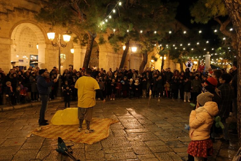 Le manifestazioni natalizie di Fasano al via sotto la pioggia - Osservatorio Fasano