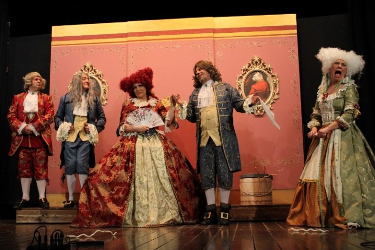 Risate a crepapelle al Teatro Sociale di Fasano con 'Le smanie della villeggiatura' - Osservatorio Fasano