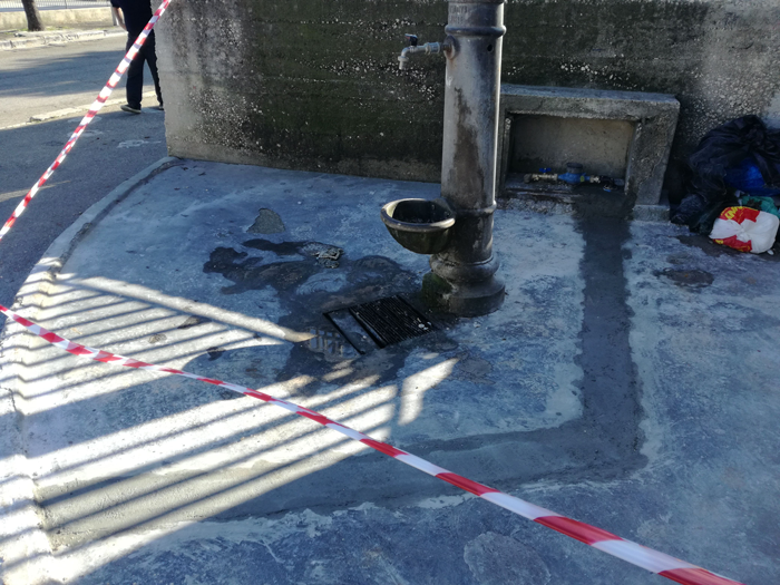 Chiusa l’erogazione dell’acqua della fontana di via Giardinelli Chiusa l'erogazione dell'acqua della fontana di via Giardinelli - Osservatorio Fasano
