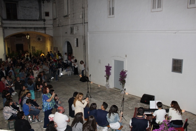 ‘Camënanne camënanne’ rivive il centro storico di Fasano 'Camënanne camënanne' rivive il centro storico di Fasano - Osservatorio Fasano