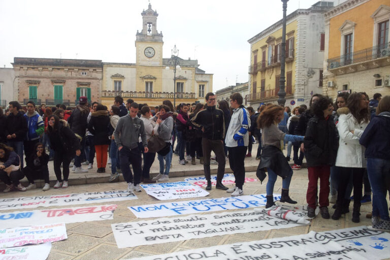 Studenti in protesta: no al ddl Aprea e restituzione del Centro Risorse - Osservatorio Fasano
