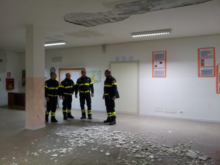 Istituto Alberghiero di Fasano: infiltrazioni causano la caduta di calcinacci LE FOTO Istituto Alberghiero di Fasano: infiltrazioni causano la caduta di calcinacci LE FOTO - Osservatorio Fasano