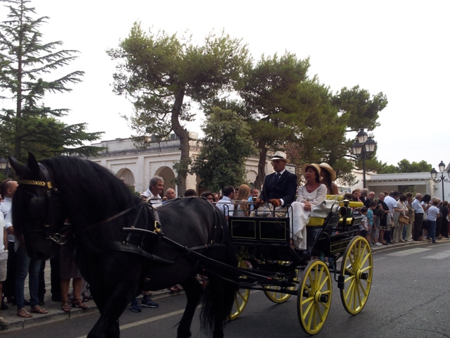Ritorno al passato a Selva di Fasano con ‘Carrozze, sfilata d’eleganza’ Ritorno al passato a Selva di Fasano con ‘Carrozze, sfilata d’eleganza’ - Osservatorio Fasano
