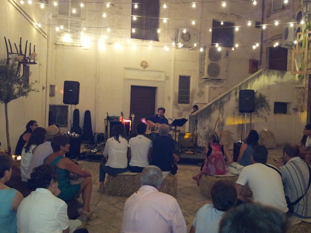 ‘Estate al Balì’ tra canzoni d’amore e sound sperimentale 'Estate al Balì' tra canzoni d'amore e sound sperimentale - Osservatorio Fasano