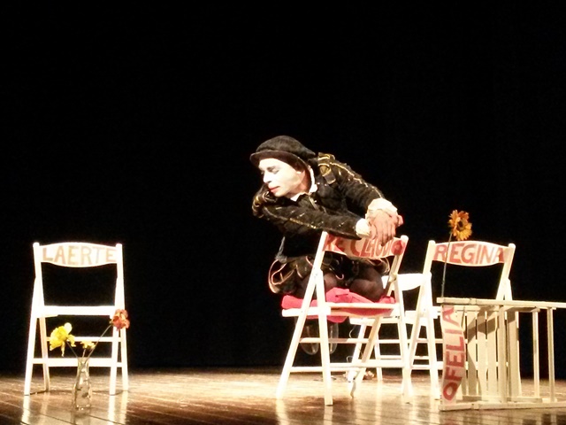 Il dramma moderno di Amleto al Teatro Sociale di Fasano Il dramma moderno di Amleto al Teatro Sociale di Fasano - Osservatorio Fasano