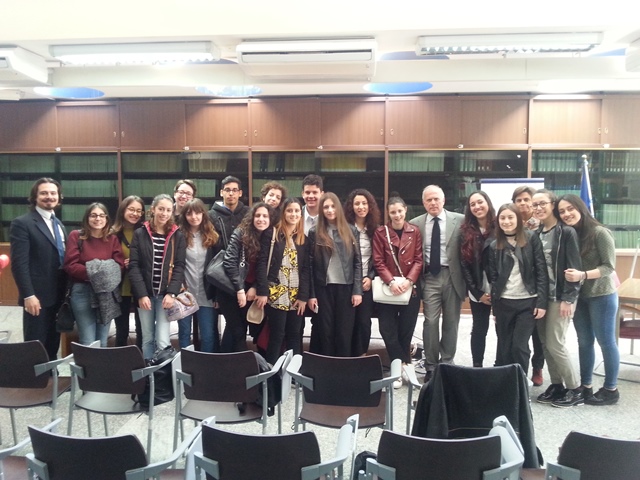 Alternanza scuola-lavoro: gli studenti del ‘Da Vinci’ di Fasano a lezione di giurisprudenza Alternanza scuola-lavoro: gli studenti del 'Da Vinci' di Fasano a lezione di giurisprudenza - Osservatorio Fasano