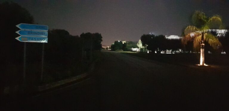 Uno spiraglio di luce nel buio della Zona Industriale Nord Uno spiraglio di luce nel buio della Zona Industriale Nord - Osservatorio Fasano
