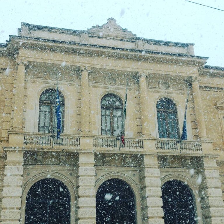 Freddo e gelo: scuole chiuse a Fasano Freddo e gelo: scuole chiuse a Fasano - Osservatorio Fasano