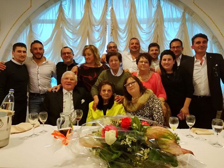 Famiglia riunita a Fasano per i 103 anni di nonna Antonietta Famiglia riunita a Fasano per i 103 anni di nonna Antonietta - Osservatorio Fasano