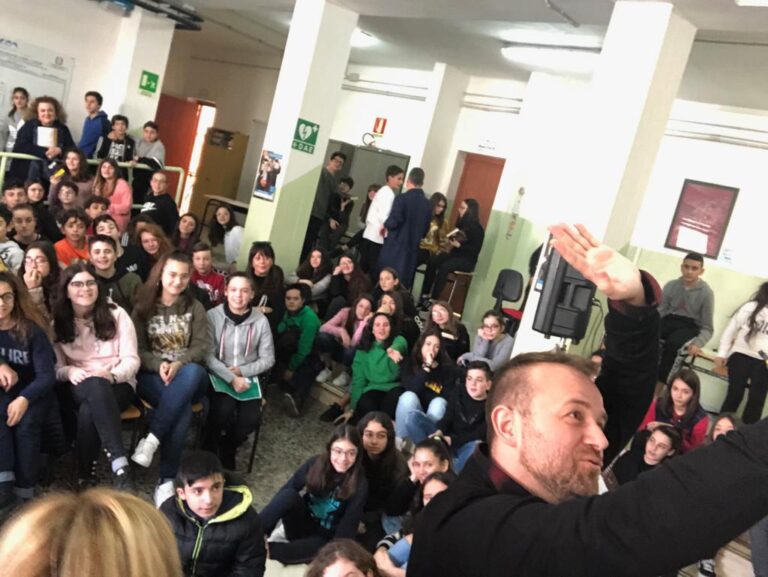 Il nostro incontro con l’autore e professore Enrico Galiano Il nostro incontro con l'autore e professore Enrico Galiano - Osservatorio Fasano
