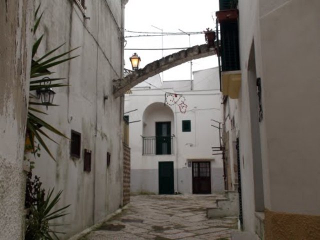 I Giovani per Fasano si propongono per la pulizia dei muri del centro storico I Giovani per Fasano si propongono per la pulizia dei muri del centro storico - Osservatorio Fasano