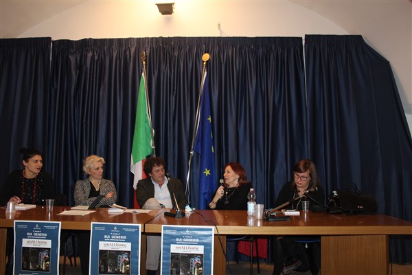 Presentato a Fasano il libro ‘Smallhome’: spazi ed emozioni delle famiglie ‘a geometria variabile’ Presentato a Fasano il libro 'Smallhome': spazi ed emozioni delle famiglie 'a geometria variabile' - Osservatorio Fasano