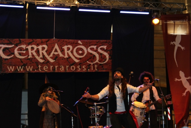 Fasano tarantata dalla musica dei Terraross Fasano tarantata dalla musica dei Terraross - Osservatorio Fasano