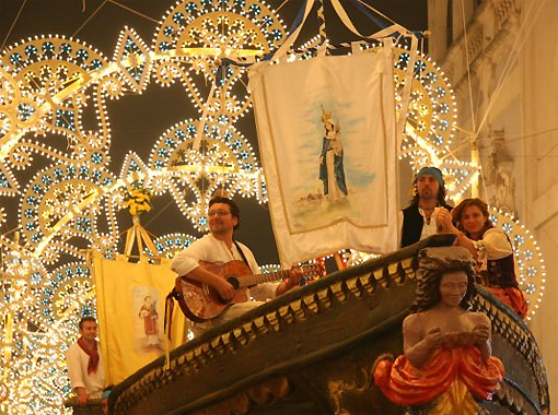 ‘La Scamiciata’ rivive tra le strade fasanesi 'La Scamiciata' rivive tra le strade fasanesi - Osservatorio Fasano