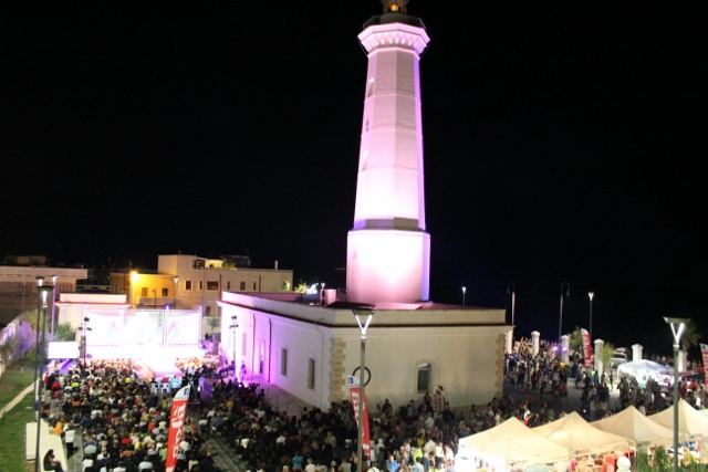 Con la ‘Notte rosa’ Torre Canne si trasforma in una piccola Rimini Con la 'Notte rosa' Torre Canne si trasforma in una piccola Rimini - Osservatorio Fasano