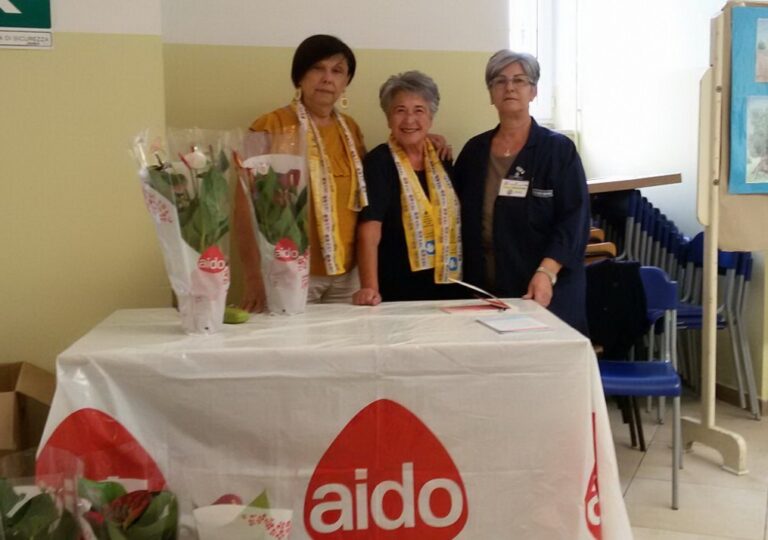 Un Anthurium per la ricerca Aido nelle piazze di Fasano e Pezze di Greco - Osservatorio Fasano