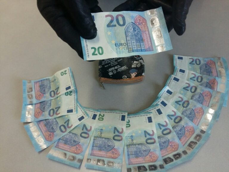 Spendeva denaro falso a Fasano: arrestata 43enne di Monopoli Spendeva denaro falso a Fasano: arrestata 43enne di Monopoli - Osservatorio Fasano