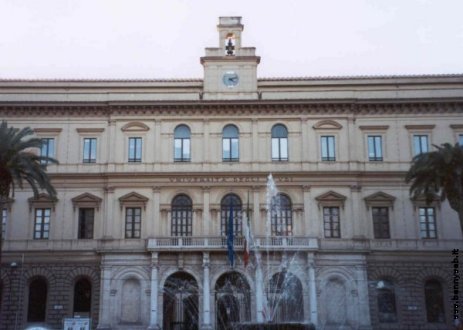 Telefonata anonima annuncia la presenza di una bomba all’Università di Bari Telefonata anonima annuncia la presenza di una bomba all'Università di Bari - Osservatorio Fasano
