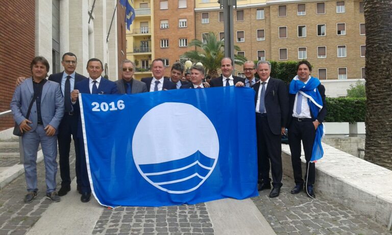 Il Comune di Fasano ha ritirato a Roma la sua sesta Bandiera Blu - Osservatorio Fasano