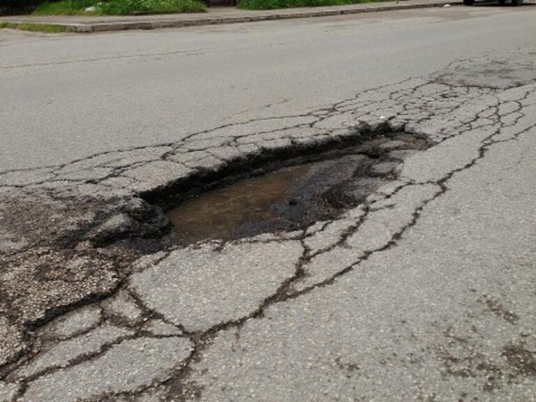 Nuovo anno ma vecchi problemi a Fasano: strade 'gruviera' e al buio - Osservatorio Fasano