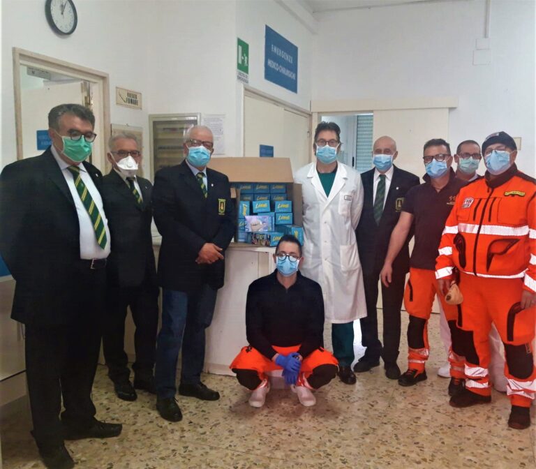 Donazione dell’ANFI al Punto Primo Intervento Territoriale Donazione dell'ANFI al Punto Primo Intervento Territoriale - Osservatorio Fasano