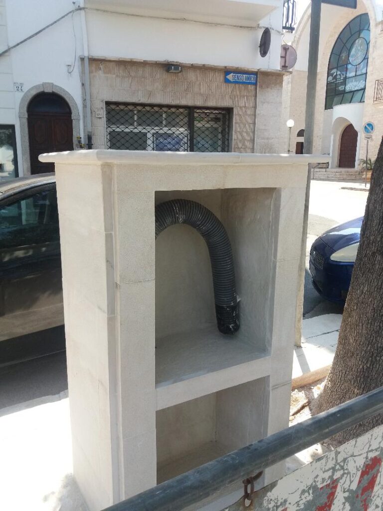 Pezze di Greco, una nuova cabina elettrica costruita in piazza ‘XX Settembre’ Pezze di Greco, una nuova cabina elettrica costruita in piazza 'XX Settembre' - Osservatorio Fasano