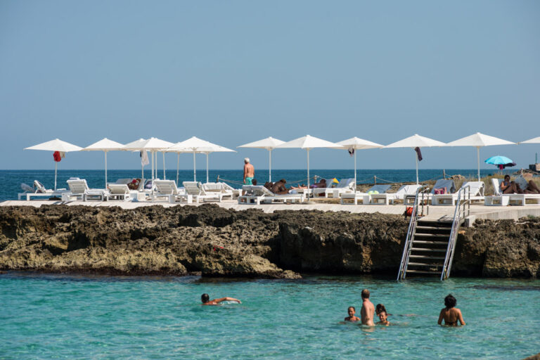Tra i dieci lidi più costosi d’Italia c’è anche Cala Masciola di Savelletri Tra i dieci lidi più costosi d'Italia c'è anche Cala Masciola di Savelletri - Osservatorio Fasano