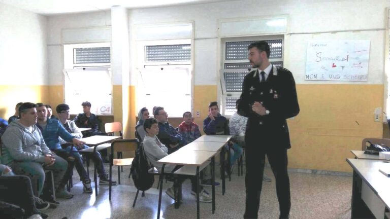I carabinieri di Fasano incontrano gli studenti del 'Ferraris' - Osservatorio Fasano