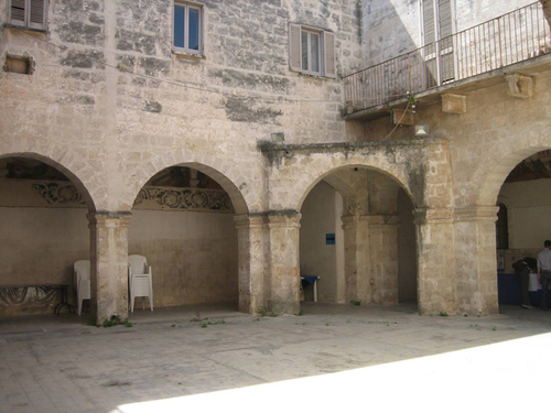 Paolo Ercolani presenta il suo ultimo libro nel Chiostro dei Minori Osservanti a Fasano Paolo Ercolani presenta il suo ultimo libro nel Chiostro dei Minori Osservanti a Fasano - Osservatorio Fasano