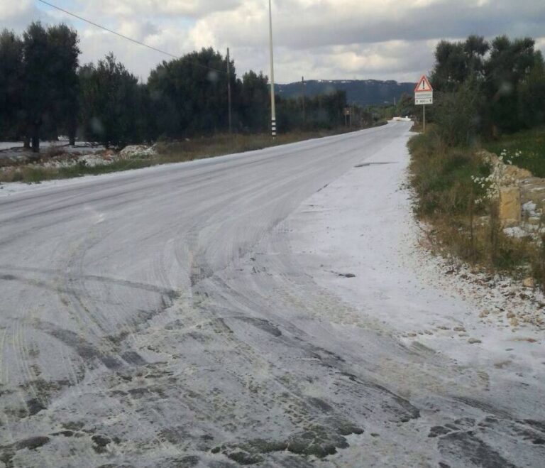 Troppo ghiaccio: chiusa la strada tra Fasano e Cisternino Troppo ghiaccio: chiusa la strada tra Fasano e Cisternino - Osservatorio Fasano