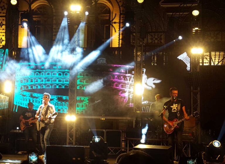 Il travolgente rock di Edoardo Bennato accende piazza Ciaia - Osservatorio Fasano