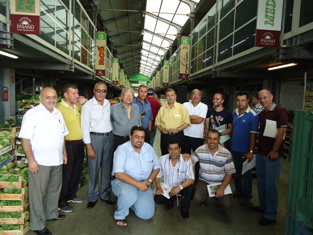 Funzionari iracheni in vista al mercato ortofrutticolo di Fasano Funzionari iracheni in vista al mercato ortofrutticolo di Fasano - Osservatorio Fasano