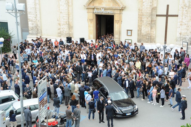 Ciao prof: tanti amici e studenti per l’ultimo saluto a Chelli Nardelli Ciao prof: tanti amici e studenti per l'ultimo saluto a Chelli Nardelli - Osservatorio Fasano