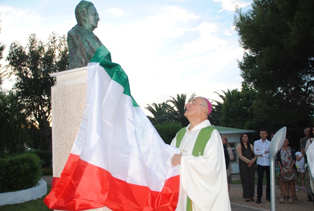 Fasano ha onorato Vito Dell’Aglio: scoperto busto nelle ‘sue’ Terme Fasano ha onorato Vito Dell'Aglio: scoperto busto nelle 'sue' Terme - Osservatorio Fasano
