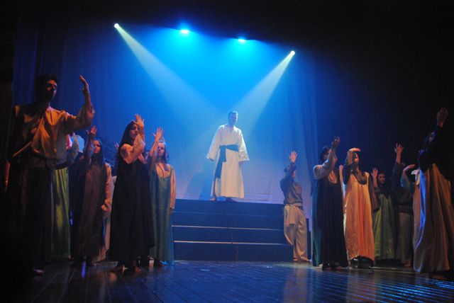 Successo al Teatro Sociale per ‘Il Risorto’ dell’Anspi Successo al Teatro Sociale per 'Il Risorto' dell'Anspi - Osservatorio Fasano