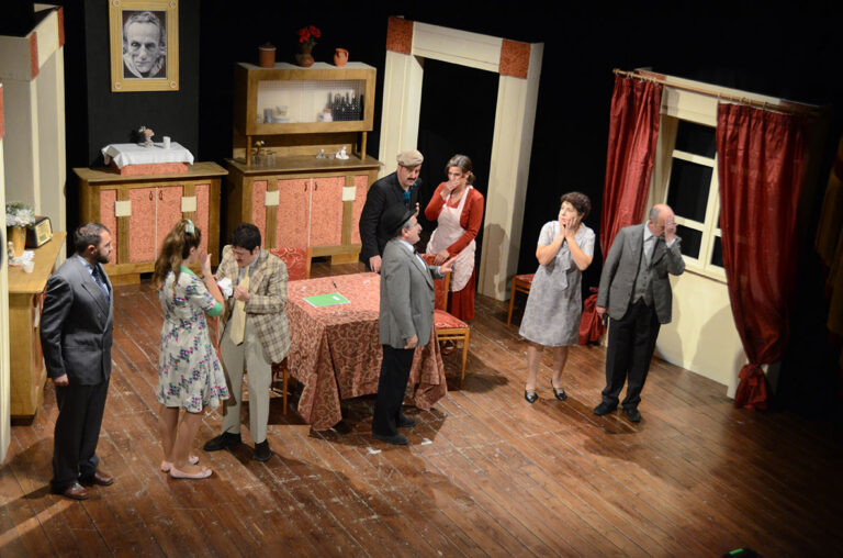 ‘Di scena a Fasano’: al Teatro Sociale si ride ricordando Eduardo De Filippo 'Di scena a Fasano': al Teatro Sociale si ride ricordando Eduardo De Filippo - Osservatorio Fasano
