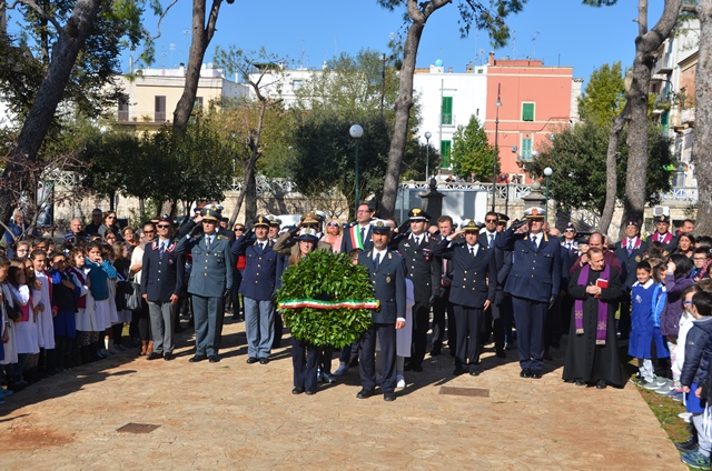Fasano ha onorato i suoi caduti in guerra Fasano ha onorato i suoi caduti in guerra - Osservatorio Fasano