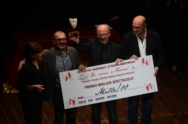 ‘Il berretto a sonagli’ stravince il festival nazionale ‘Di scena a Fasano’ 'Il berretto a sonagli' stravince il festival nazionale 'Di scena a Fasano' - Osservatorio Fasano
