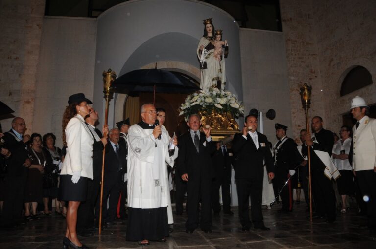 Calendario festeggiamenti in onore della Madonna del Carmine a Pezze di Greco - Osservatorio Fasano