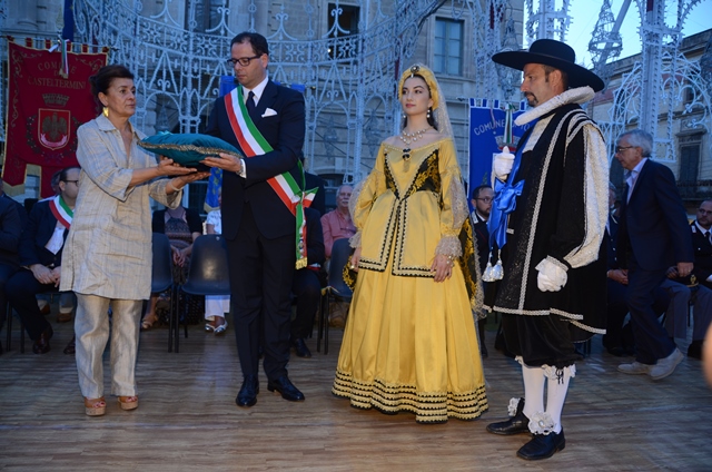 Cortei Storici e Intronizzazione: la Festa Patronale di Fasano entra nel vivo Cortei Storici e Intronizzazione: la Festa Patronale di Fasano entra nel vivo - Osservatorio Fasano