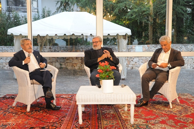 Incontro Emiliano-Quagliariello a Selva di Fasano: un manifesto per il ‘No’ Incontro Emiliano-Quagliariello a Selva di Fasano: un manifesto per il 'No' - Osservatorio Fasano