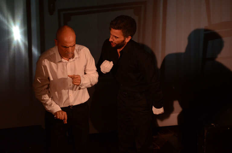 Il bianco e il nero dell’uomo: ‘Dr Jekyll e Mr Hyde’ al Teatro Sociale di Fasano Il bianco e il nero dell'uomo: 'Dr Jekyll e Mr Hyde' al Teatro Sociale di Fasano - Osservatorio Fasano