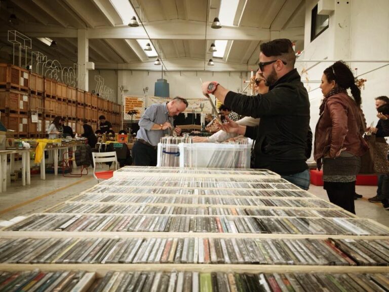 ‘Discordia’: mostra del disco nel Chiostro dei Minori Osservanti a Fasano 'Discordia': mostra del disco nel Chiostro dei Minori Osservanti a Fasano - Osservatorio Fasano