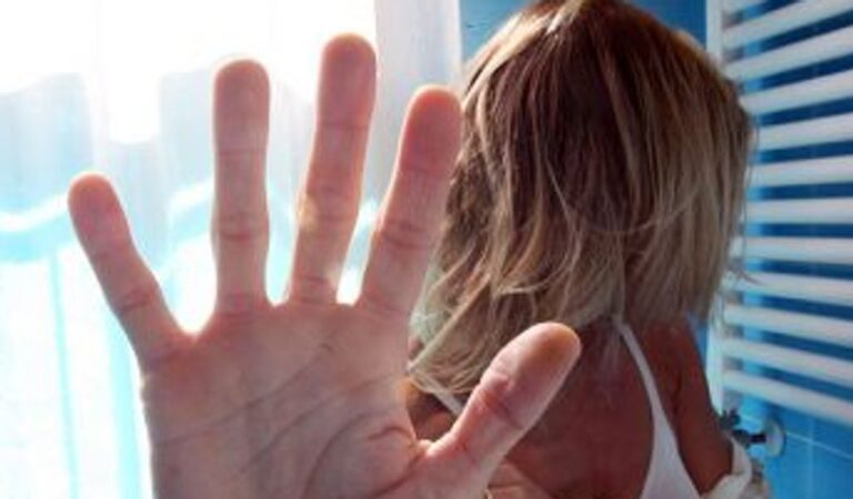 Donna fasanese maltrattata e perseguitata dal suo ex compagno Donna fasanese maltrattata e perseguitata dal suo ex compagno - Osservatorio Fasano