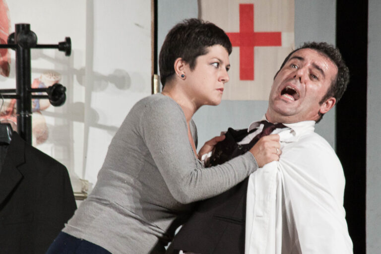 L’esilarante comicità di ‘Dottor Caos’ chiude Teatro in Masseria 2012 L'esilarante comicità di 'Dottor Caos' chiude Teatro in Masseria 2012 - Osservatorio Fasano