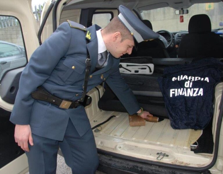 Due chili di cocaina nel furgone: arrestato 31enne fasanese Due chili di cocaina nel furgone: arrestato 31enne fasanese - Osservatorio Fasano